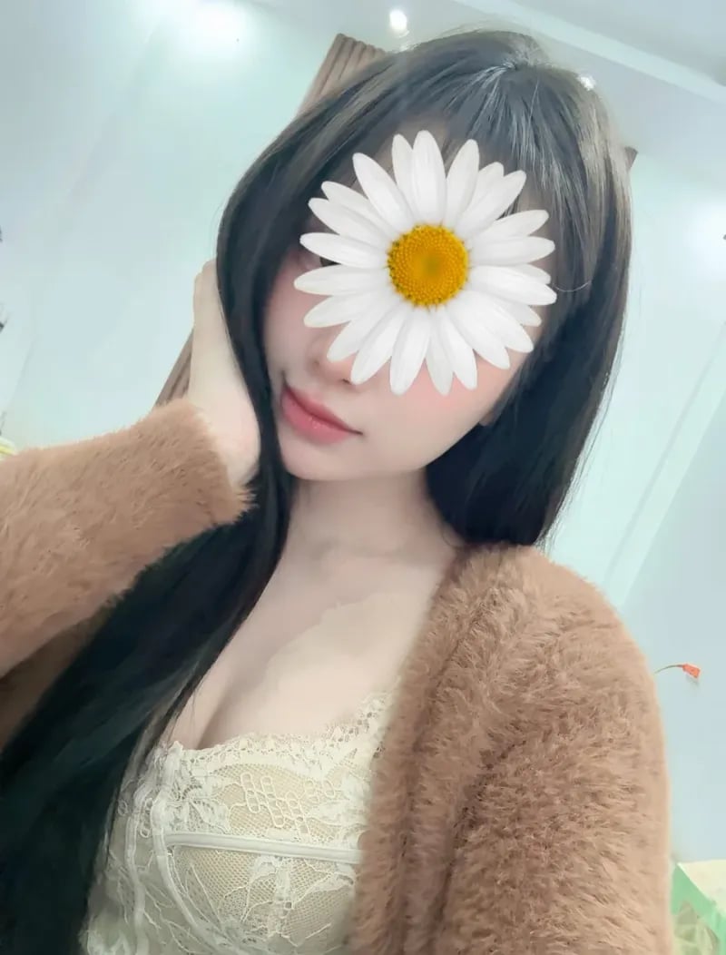 NEW HUỆ MÌNH XINH GÁI DÁNG ĐẸP. 